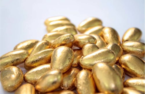 amendoa confeitada dourada